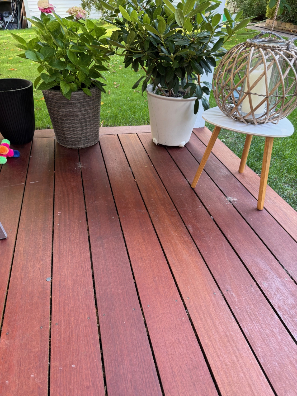 De fleste gulvfirmaer udfører ikke afslibning af træterrassens mellemrum.