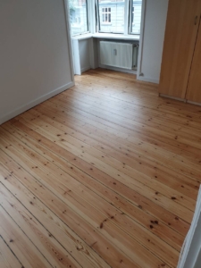 Gulvafslibning og gulvafhøvling af bræddegulve i Usserød