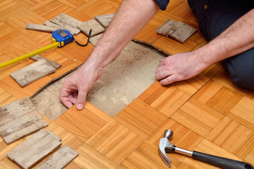 Reparation af gamle trægulve - Udskiftning af løse eller beskadigede gulvstave