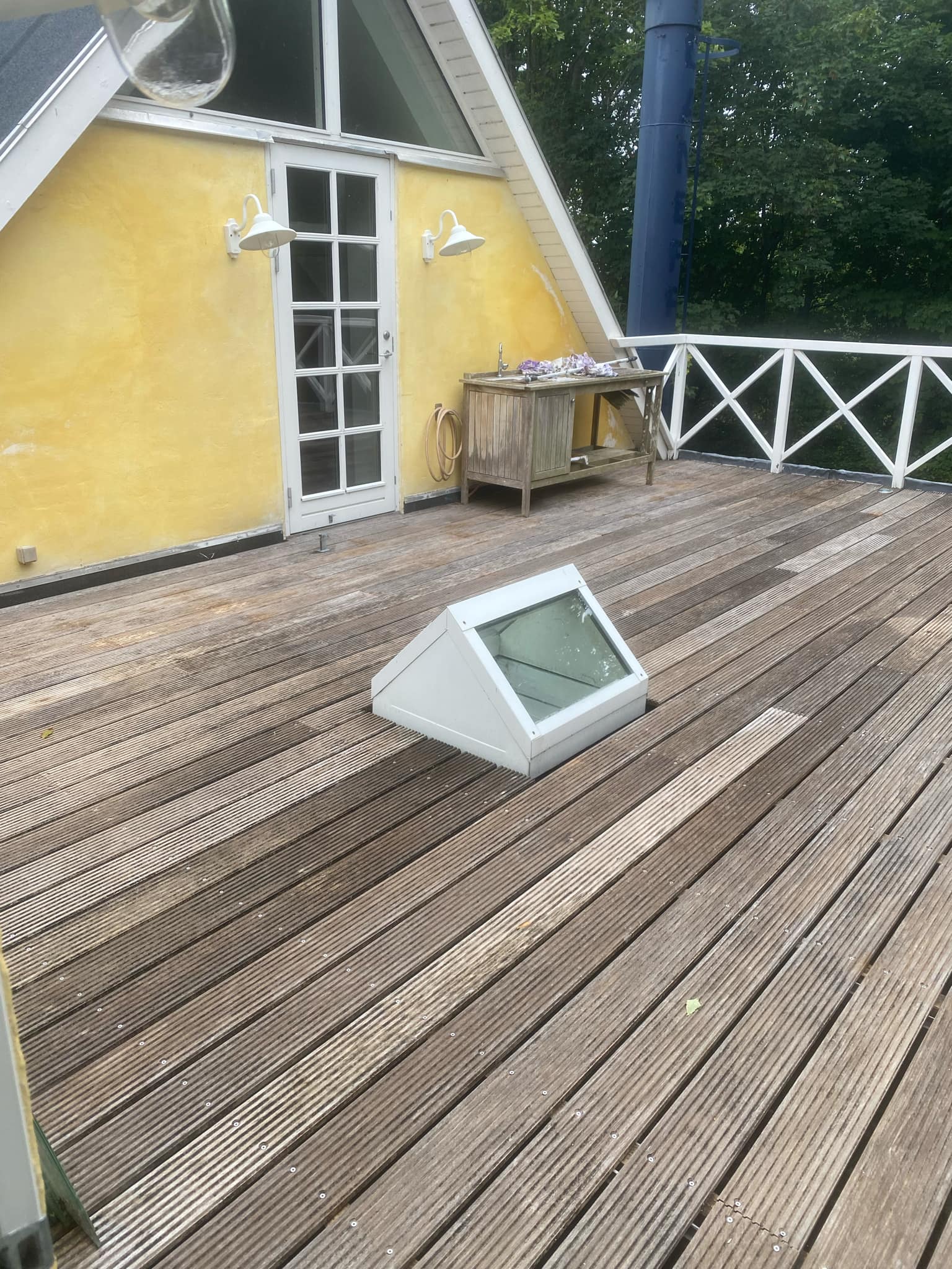 Træterrasser med rillede planker – hvad du bør vide før slibning