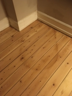 Mærker fra brændeovn og søm