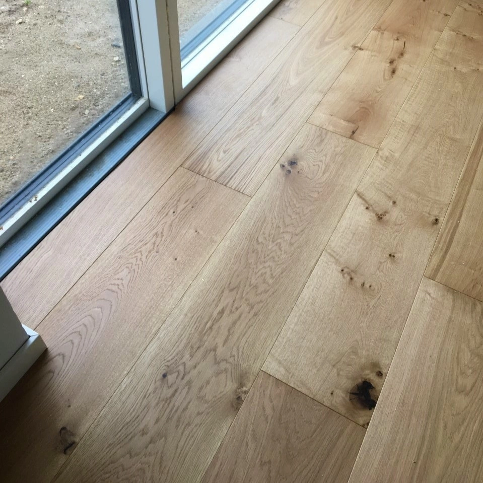 Hvorfor mangler der knaster i mit gulv?